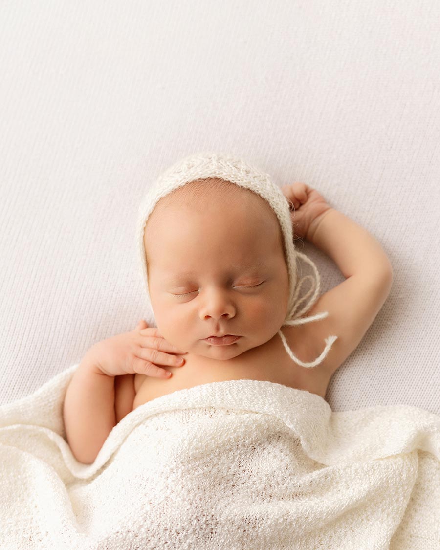 newborn-boy-knit-lace-bonnet-for-photography-props-organic-cream-europe