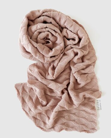Textured-Baby-Wraps-for-Pictures-girl-stretchy-neutral-dusty-pink-europe