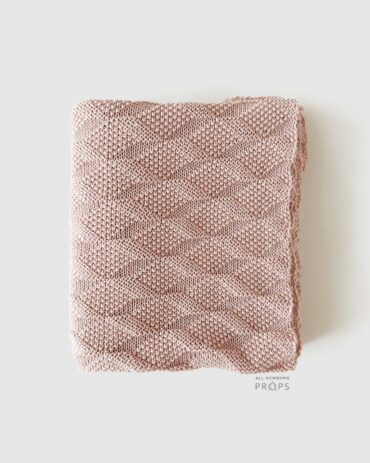 Textured-Baby-Wraps-for-Pictures-girl-stretchy-neutral-dusty-pink-newbornprops-europe