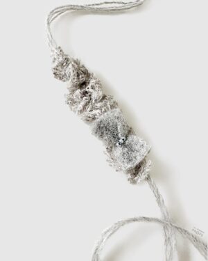 newborn-photoshoot-headband-props-girl-beautiful-grey-europe