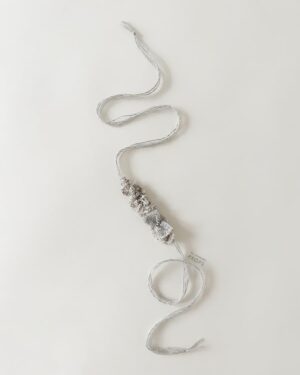 newborn-photoshoot-headband-props-girl-natural-grey-europe