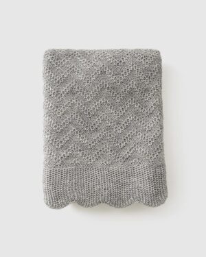 newborn-photography-blankets-swaddle-textured-knitted-neutral-grey-props-europe