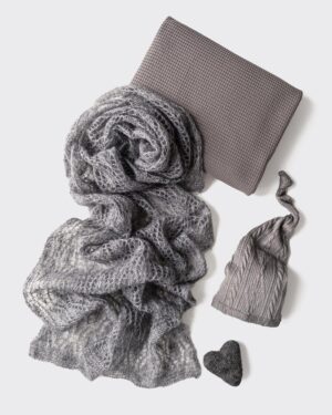 baby-boy-photo-props-bundle-posing-fabric-wrap-sleepy-hat-heart-toy-neutral-newbornprops-europe