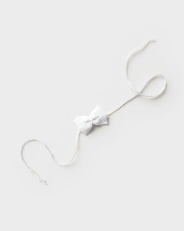 headband-for-newborn-baby-girl-white-bow-organic-props-europe