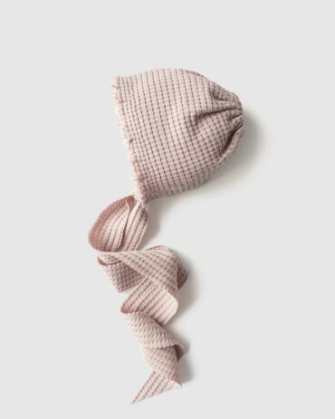 newborn-baby-photography-prop-bonnet-girl-vintage-textured-europe-pink