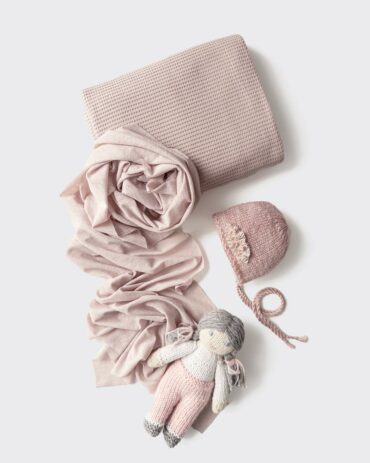 newborn-girl-photography-prop-set-posing-backdrop-swaddle-hat-toy-softie-europe-pink