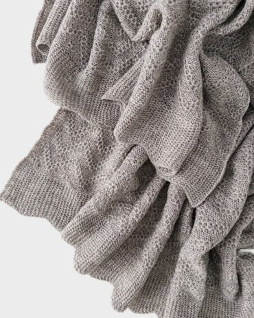 newborn-photography-blanket-shawl-boy-textured-knitted-mulch-natural-europe