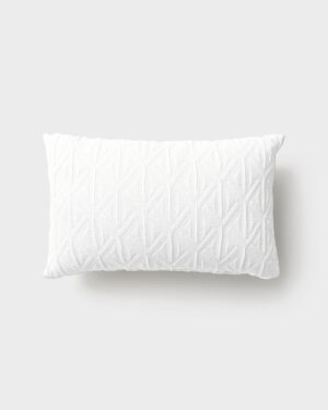 newborn-photography-posing-pillow-prop-boy-textured-white-organic-europe