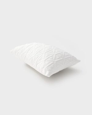 newborn-photography-posing-pillow-prop-tool-boy-textured-white-neutral-eu