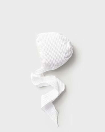 newborn-photography-prop-hat-boy-neutral-textured-europe-white