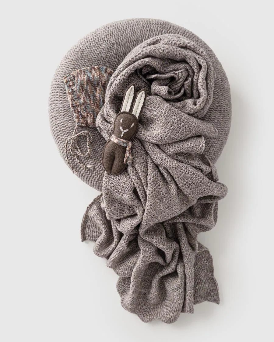 newborn-photoshoot-props-bundle-poser-blanket-bonnet-bunny-neutral-europe