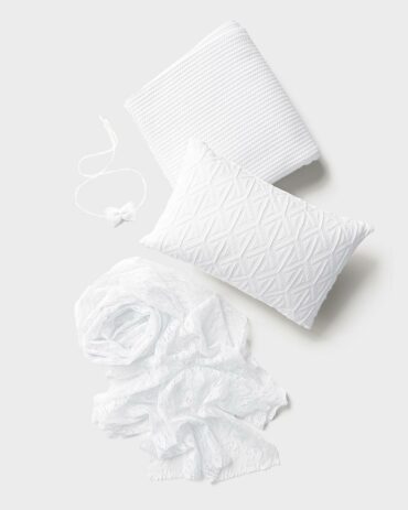 props-for-newborn-gil-set-posing-pillow-fabric-wrap-headband-white-organic-europe