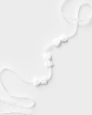 tiny-bows-newborn-headband-for-photography-baby-girl-white-organic-europe