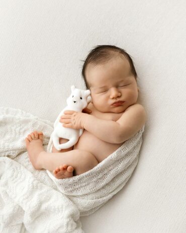 toy-newborn-photography-props-teddy-white-boy-organic-neutral-europe