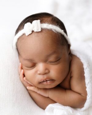 Tie-back-Headband-Baby-Girls-Photography-session-bow-cream-europe