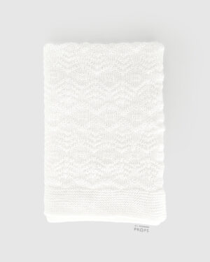 wrap-for-newborn-boy-photo-prop-stretchy-textured-white-neutral-europe