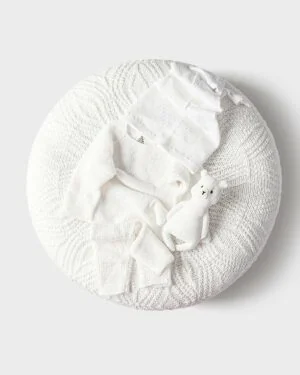 infant-baby-photo-props-set-boy-white-minimal-poser-outfit-beanie-teddy-newbornprops-eu