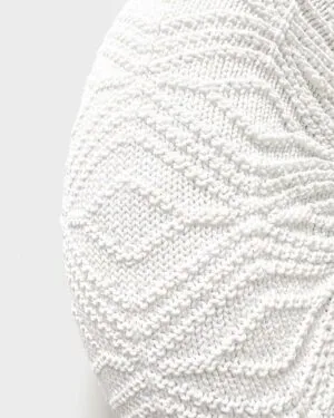 newborn-nest-prop-photo-session-textured-girl-neutral-white-eu