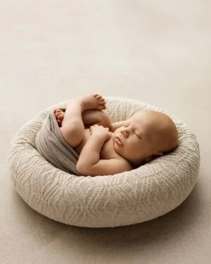 newborn-nest-prop-photography-posing-pillow-boy-neutral-knitted-cover-linen-europe