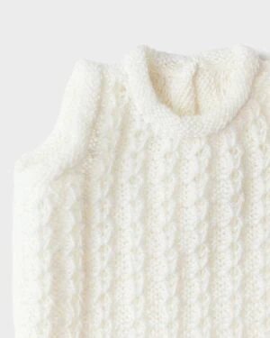 newborn-baby-boy-photo-outfit-onesie-knitted-textured-cream-props-eu