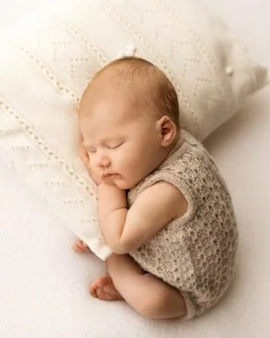 newborn-photo-outfit-onesie-knitted-romper-textured-vintage-boy-linen-europe