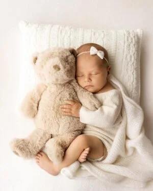 baby-photoshoot-prop-bundle-girl-posing-pillow-wrap-romper-headband-bow-teddy-minimal-white-newbornprops-europe