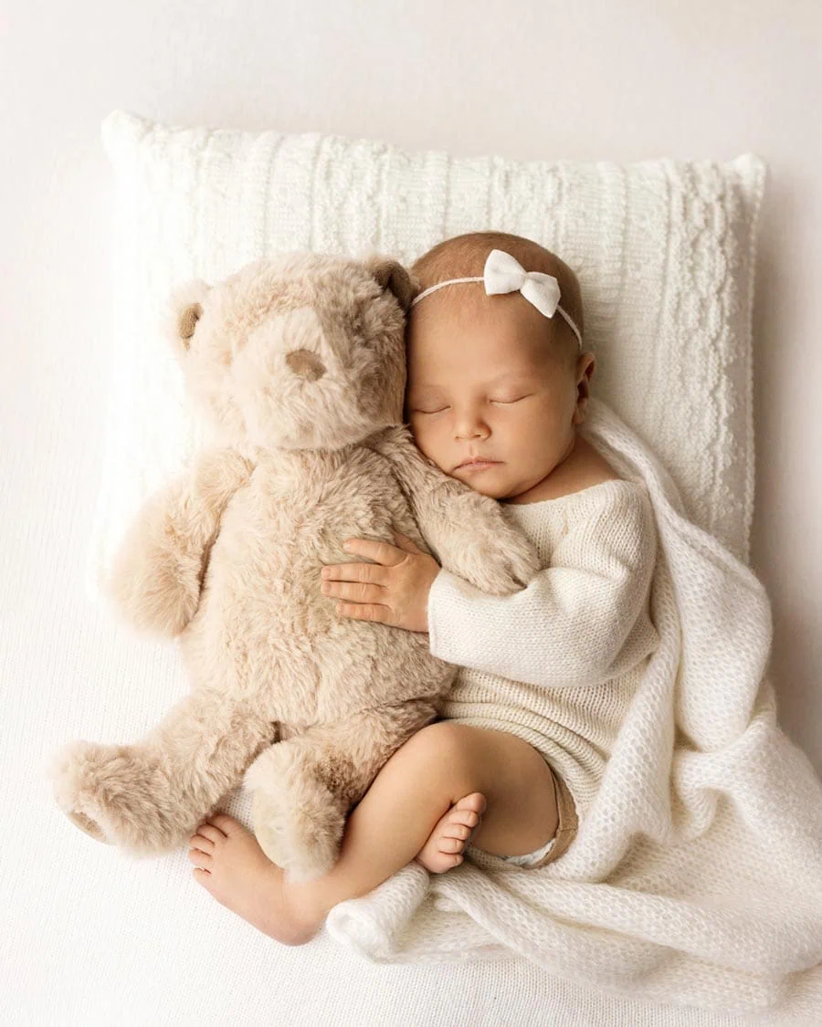 baby-photoshoot-prop-bundle-girl-posing-pillow-wrap-romper-headband-bow-teddy-minimal-white-newbornprops-europe