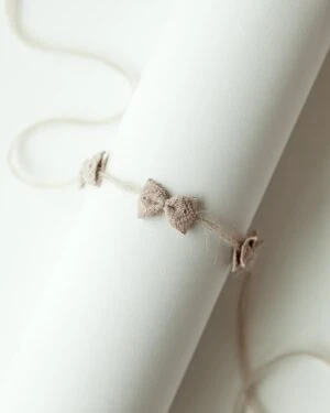 tiny-bows-newborn-headband-tie-back-for-photoshoot-alix-latte-europe