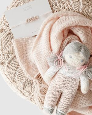 newborn-photo-props-girl-set-posing-pillow-swaddle-hat-tieback-toy-perry-lucca-pink-blush-europe