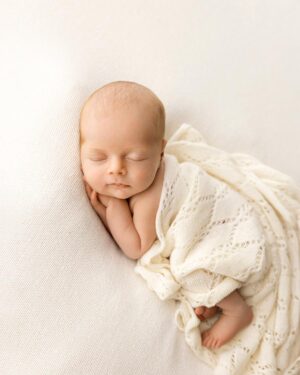 Textured Sweater Knit Wrap - Newborn Photography Prop Sam (Ivory)