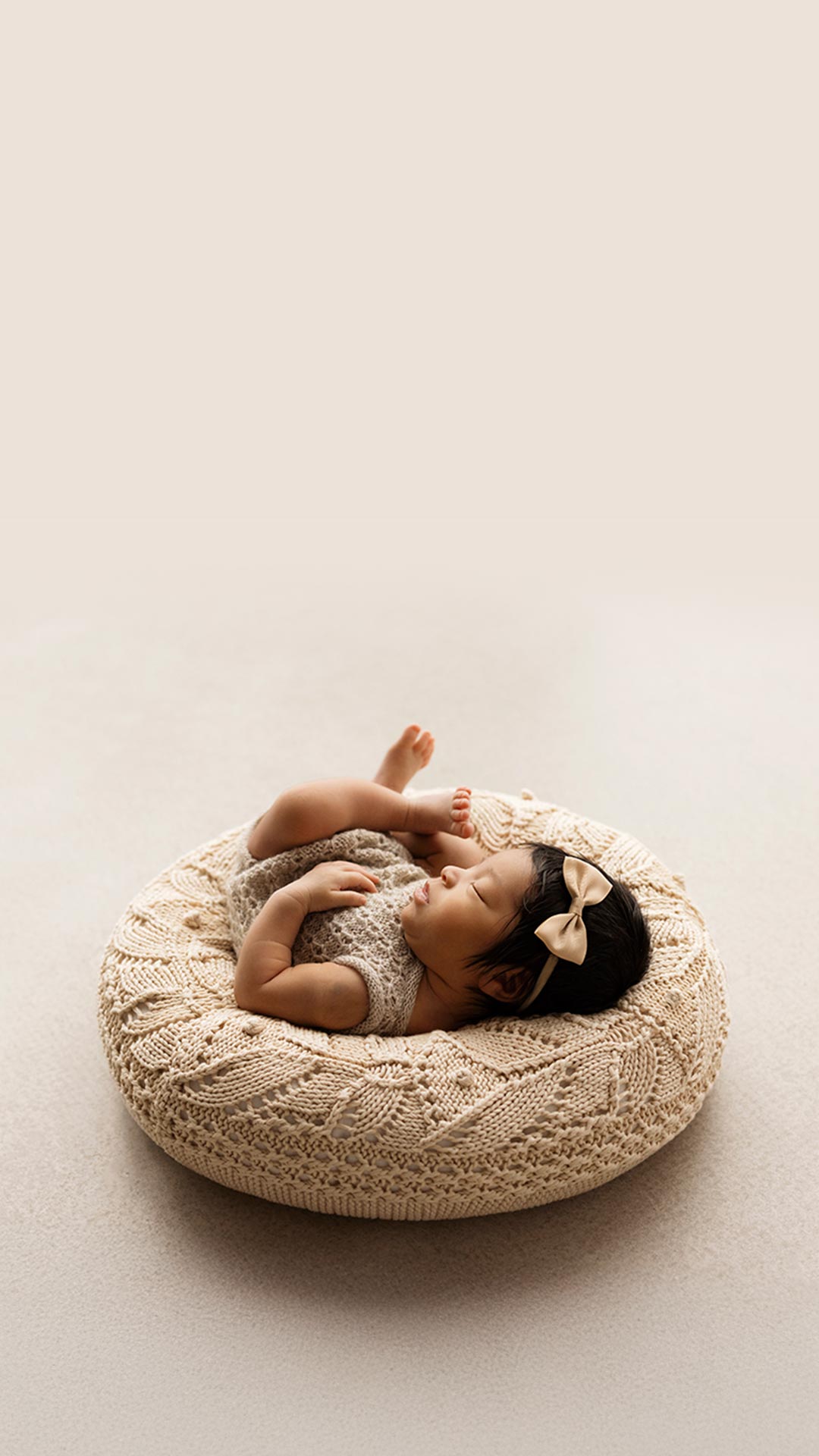 Newborn photography prop Create-a-Nest poser